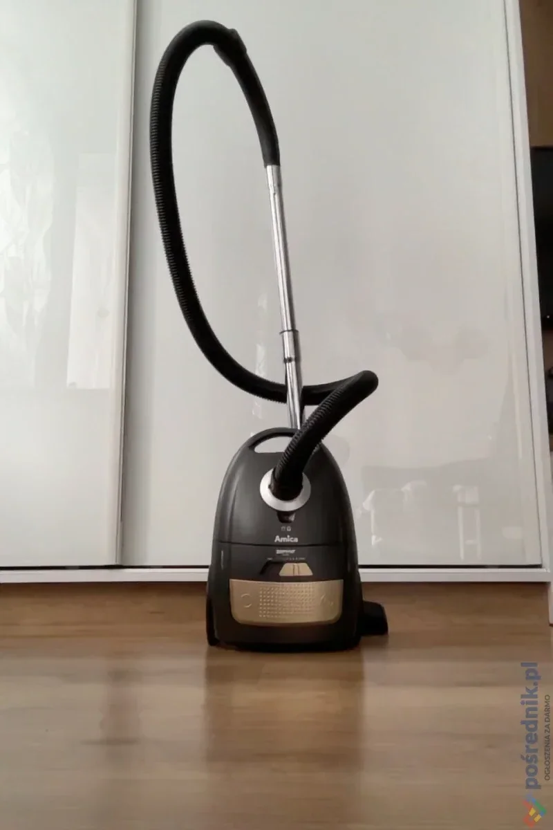 Odkurzacz AMICA Zephyr VM 1063 900W z końcówkami