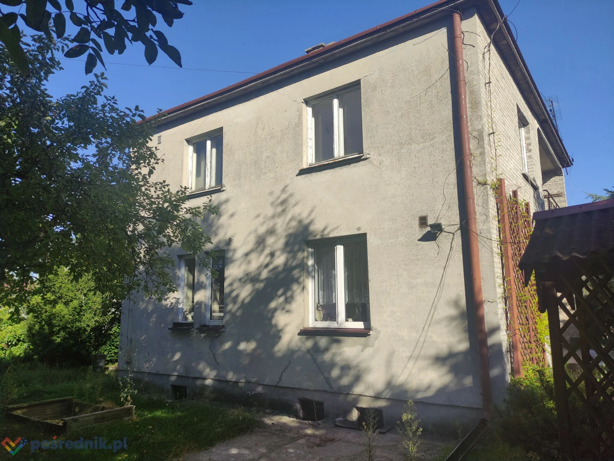 Koniecpol Dom 114 m2, budynki gospodarcze, działka 4609 m2.