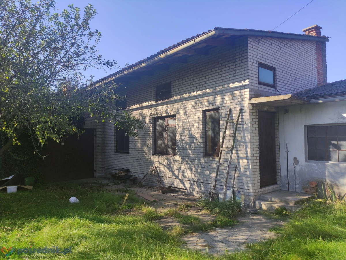 Koniecpol Dom 114 m2, budynki gospodarcze, działka 4609 m2.