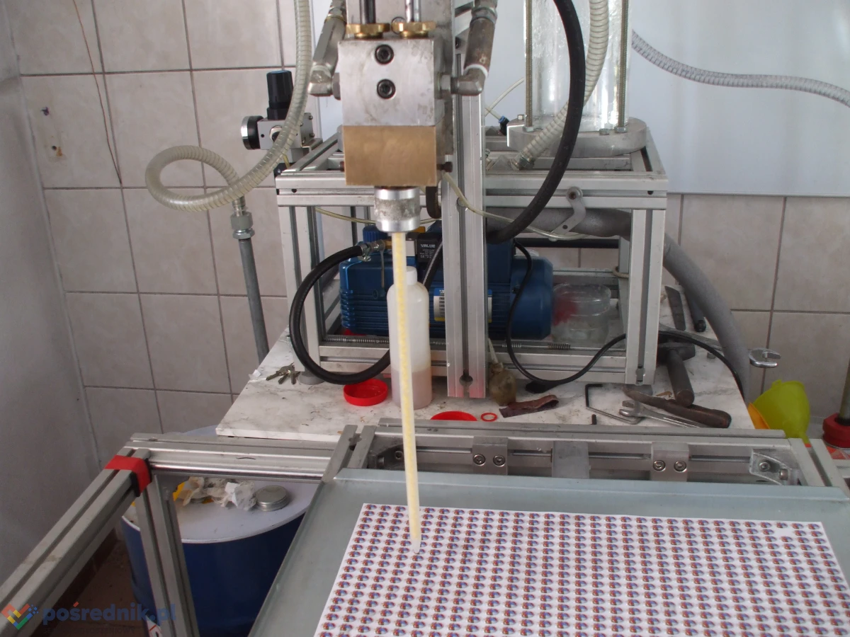 maszyna do produkcji naklejek 3D