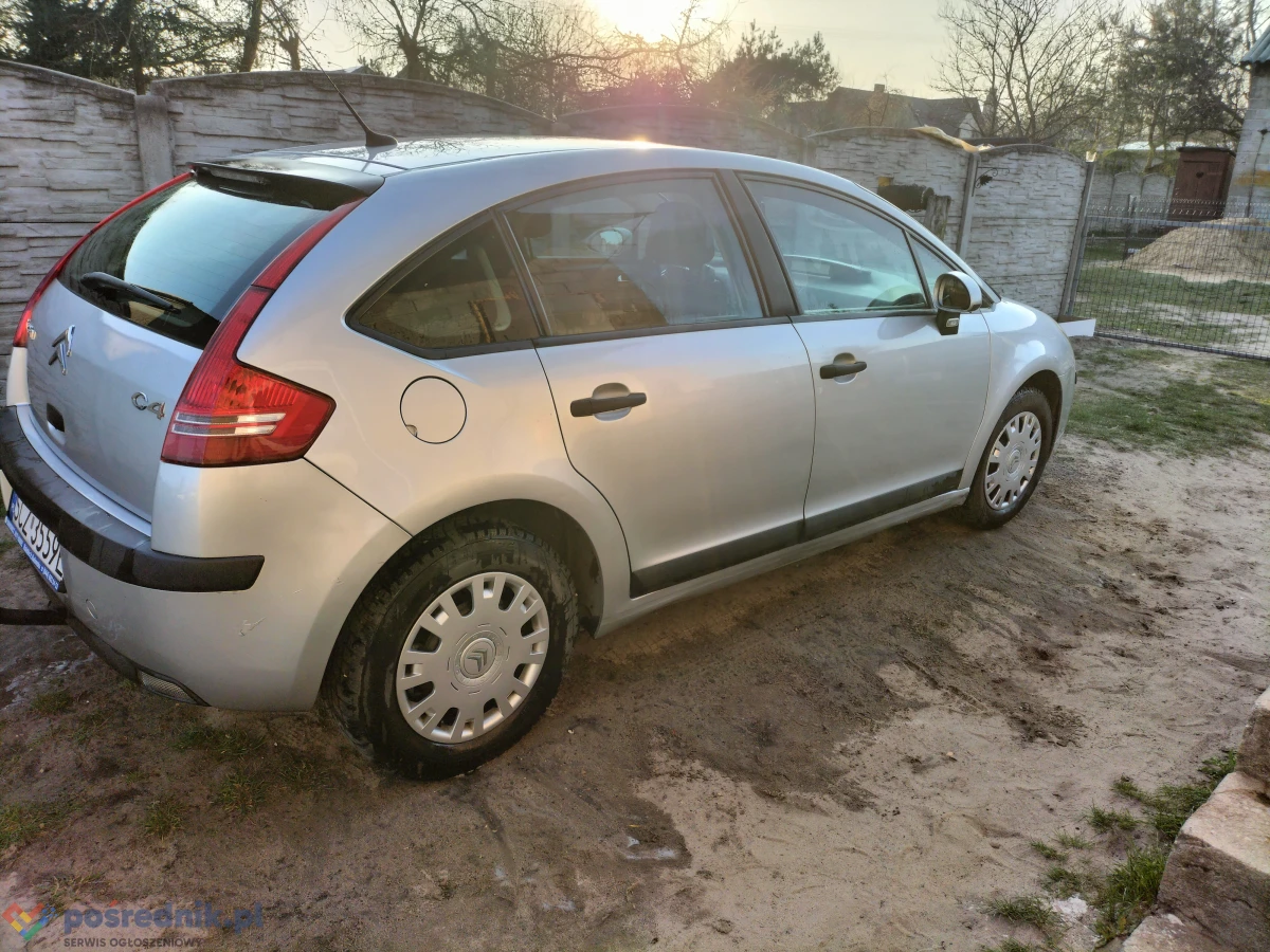 Citroen C4 1.4 benzyna 2006. 5-drzwiowy, książka napraw. Po wymianie oleju, rozrządu itp. Bardzo oszczędny. Z hakiem , w ocynku