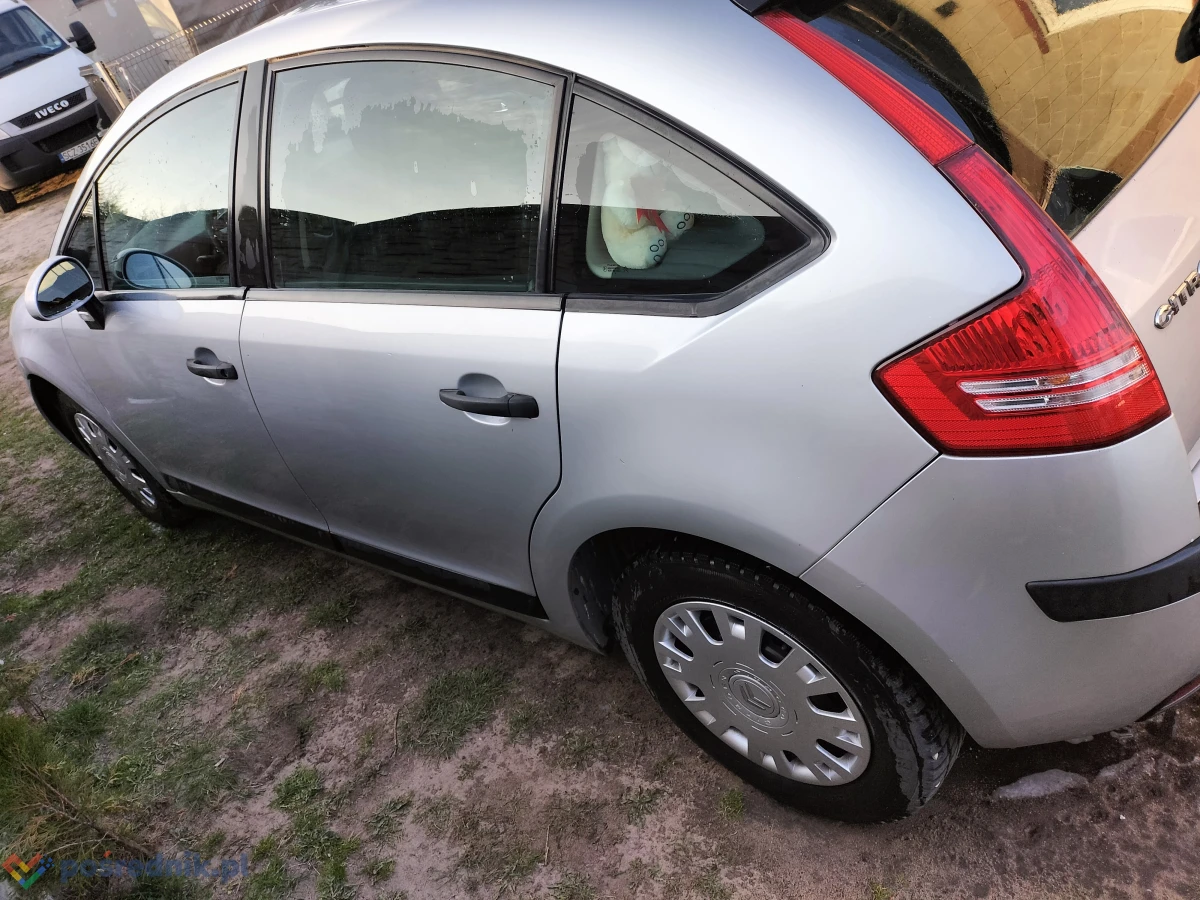 Citroen C4 1.4 benzyna 2006. 5-drzwiowy, książka napraw. Po wymianie oleju, rozrządu itp. Bardzo oszczędny. Z hakiem , w ocynku