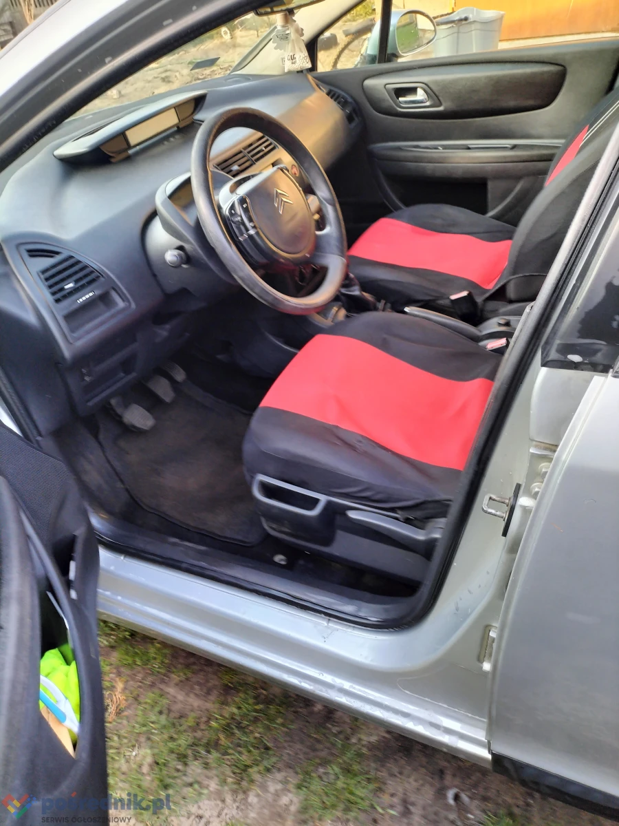 Citroen C4 1.4 benzyna 2006. 5-drzwiowy, książka napraw. Po wymianie oleju, rozrządu itp. Bardzo oszczędny. Z hakiem , w ocynku