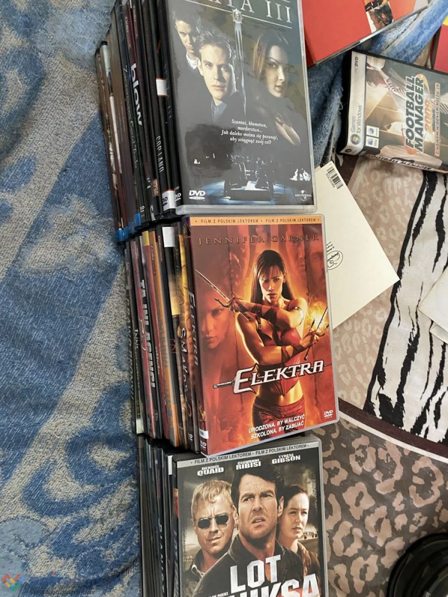 Sprzedam kolekcję płyt CD z filmami i muzyką – tanio!