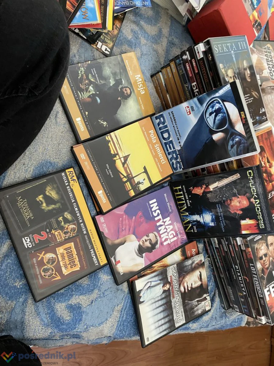 Sprzedam kolekcję płyt CD z filmami i muzyką – tanio!