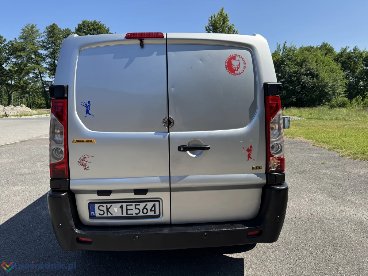 Peugot Expert 1,6 HDI/90 KONI 2013r.Furgon Blaszak 3-os. Ład.881 kg Bezwypadkowy srebrny, klima , abs Cz.El,szyb. priv z Domu od KOBIETY