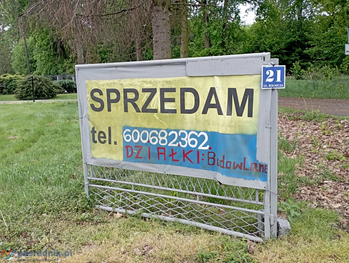 Działka Budowlana 11 ar. z Super LOKALIZACJĄ na Wsi , pod Lasem : wszystkie Media w Zasięgu z Drogą"