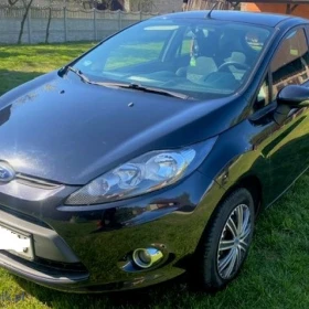 Sprzedam ekonomiczne autko Ford Fiesta 2011 benzyna 