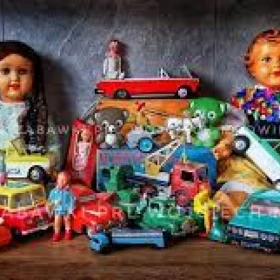 ZABAWKI Z CZASÓW PRL - Stare Lalki, AUTKA na kabel, Metalowe zabawki nakręcane na kluczyk np. kombajn CZZ, MOSKWICZ na pedały dla dziecka ! KUPIĘ !