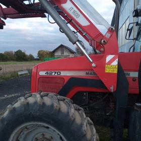 Massey Ferguson 4270 2000r,4*4. Cały mechaniczny bez elektroniki ładowacz czołowy prawie nowy silnik 6cylindrowy 110km bez turbiny posiada pnełmatyke.