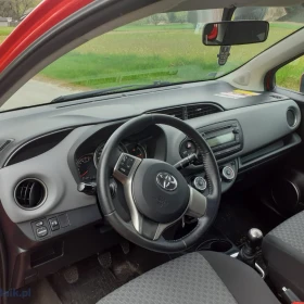 Toyota Yaris 2015r 86000km czerwony 1.0 69KM Benzyna