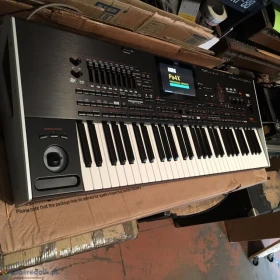 Yamaha PSR-A5000, Yamaha PSR-SX900, Yamaha Montage 8, Korg Kronos2, Roland FANTOM-8, Roland JUPITER-X, Nord Electro 6D