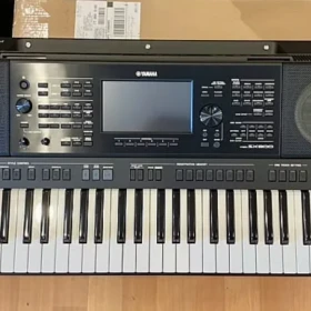 Yamaha PSR-A5000, Yamaha PSR-SX900, Yamaha Montage 8, Korg Kronos2, Roland FANTOM-8, Roland JUPITER-X, Nord Electro 6D