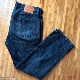 Kultowe Jeansy „ Levi’s Strauss & Co ” „ Straight Jeans ”