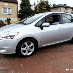 Toyota Auris 1.3 benzyna 5 drzwi udok. przebieg 166tys.km 2011/12r