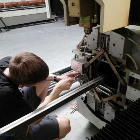 Fiber Laser Wycinarka Laserowa CNC do rur arkuszy 3015GM Weni 3kW