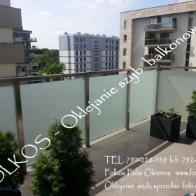 Usługa oklejania balkonów Warszawa i okolice - Folie matowe na szklane balustrady-Usługa oklejania balkonów Folkos folie okienne