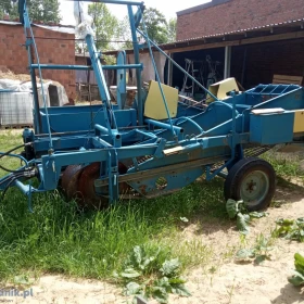 błotniki tył z ciągnik rolniczy c330 , czerwone , 2 sztuki a także ciągnik sam s15 , kombajn do warzyw KARLIK , podnośnik c360, filtr powietrza c360