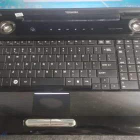 Toshiba Sat P300 17,1” LCD Intel C2D 4500 3GB RAM 250GB HDD SATA/Intel HD Graphics bateria 2 godziny Super stan sprawny