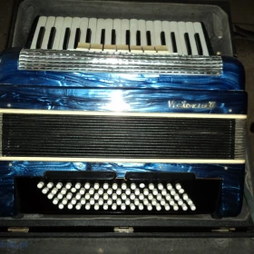 Akordeon 80 basowy.