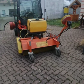 Zamiatarka do ciagnika 
