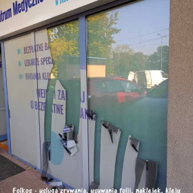 Zrywanie folii Warszawa, usuwanie folii Warszawa, demontaż folii, zrywanie naklejek, usuwanie kleju, mycie szyb, okien, witryn, USŁUGA Warszawa