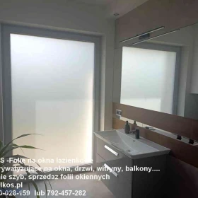 Zasłaniamy okno w łazience - Folie prywatyzujące na okna łazienkowe Warszawa - Folie z usługą oklejania szyb