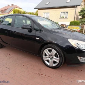 Opel Astra J 1.6 benzyna 2010r 5 drzwi udok. przebieg