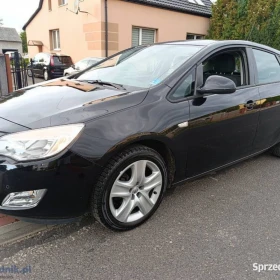 Opel Astra J 1.6 benzyna 2010r 5 drzwi udok. przebieg