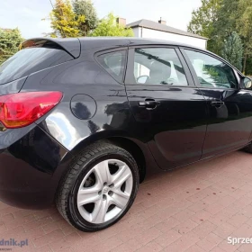 Opel Astra J 1.6 benzyna 2010r 5 drzwi udok. przebieg