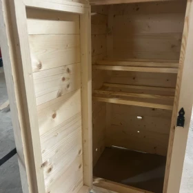 Wędzarnia drewniana mała wolnostojąca. Nowa. Na stanie 2 szt.