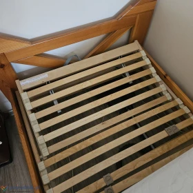 Łóżko 90x200 rama drewniana ze stelażem i materacem stan bardzo dobry