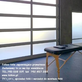 Oklejamy okno w łazience - Folie prywatyzujące Warszawa -Folia mat mrozony Folkos- folie z usługą montażu Warszawa i okolice