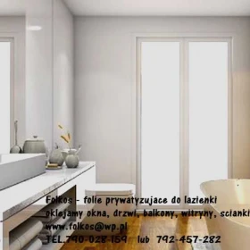 Czym zasłonić okno w łazience? - Folkos folie prywatyzujące na okna -Folie na okna łazienkowe 100% prywatności -Folie z usługą montażu Warszawa