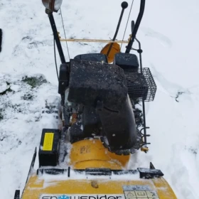 Odśnieżarka spalinowa 2 rozruchy ręczny i akumulator z rozrusznikiem   Do odśnieżania śniegu z regulacją konta,wirnik metalowy solidny sprzęt z Niemie