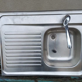 Zlewozmywak jednokomorowy z ociekaczem wraz z baterią i wężykami łączeniowymi