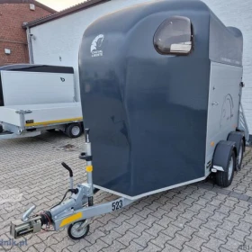 Przyczepa do przewozu koni dostępna.