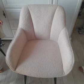 Nowe fotele w stylu retro.