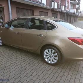 Opel Astra J 1.6 sedan 2012, automat, niski przebieg