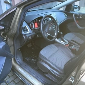 Opel Astra J 1.6 sedan 2012, automat, niski przebieg