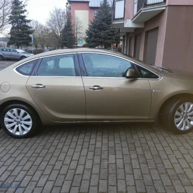 Opel Astra J 1.6 sedan 2012, automat, niski przebieg