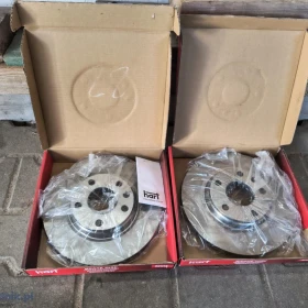 Tarcze hamulcowe przód passat B5 1.9TD 99r