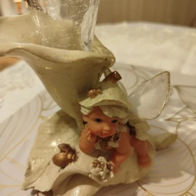 Wazonik dekoracyjny z aniołkiem