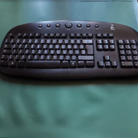 Klawiatura Logitech z myszką bezprzewodową Logitech.