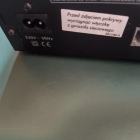 Cyfrowy odbiornik satelitarny (dekoder) z kablem do DVD i pilotem