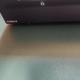 Cyfrowy odbiornik satelitarny (dekoder) z kablem do DVD i pilotem