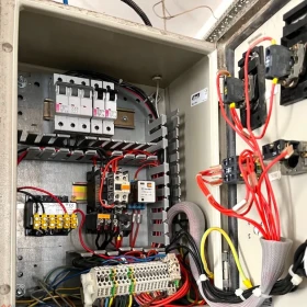 Szlifierka pionowa O.M.A do elementów krzywoliniowych (krzeseł itp.)