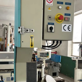 Szlifierka pionowa O.M.A do elementów krzywoliniowych (krzeseł itp.)