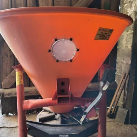 Rozsiewacz do nawozu lejek