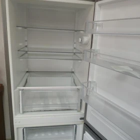 Lodówka z zamrażalnikiem POLAR – kolor srebrny